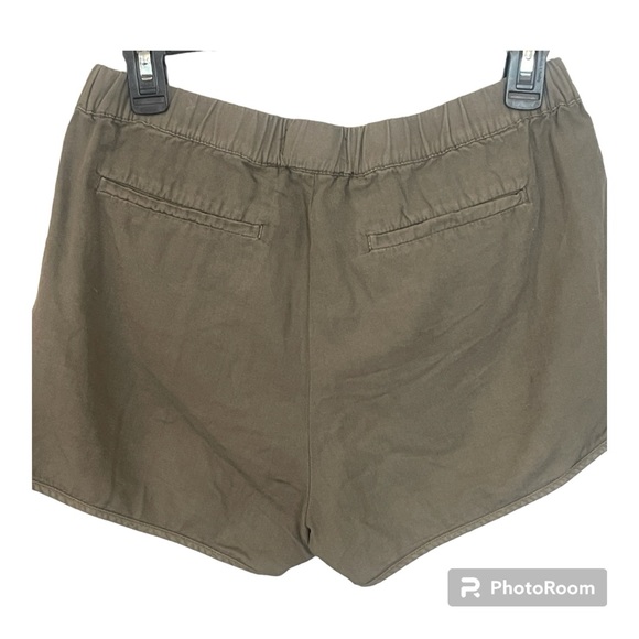 Madewell olive green cotton shorts with pockets. Preppy beachy casual minimalist - Picture 4 of 6